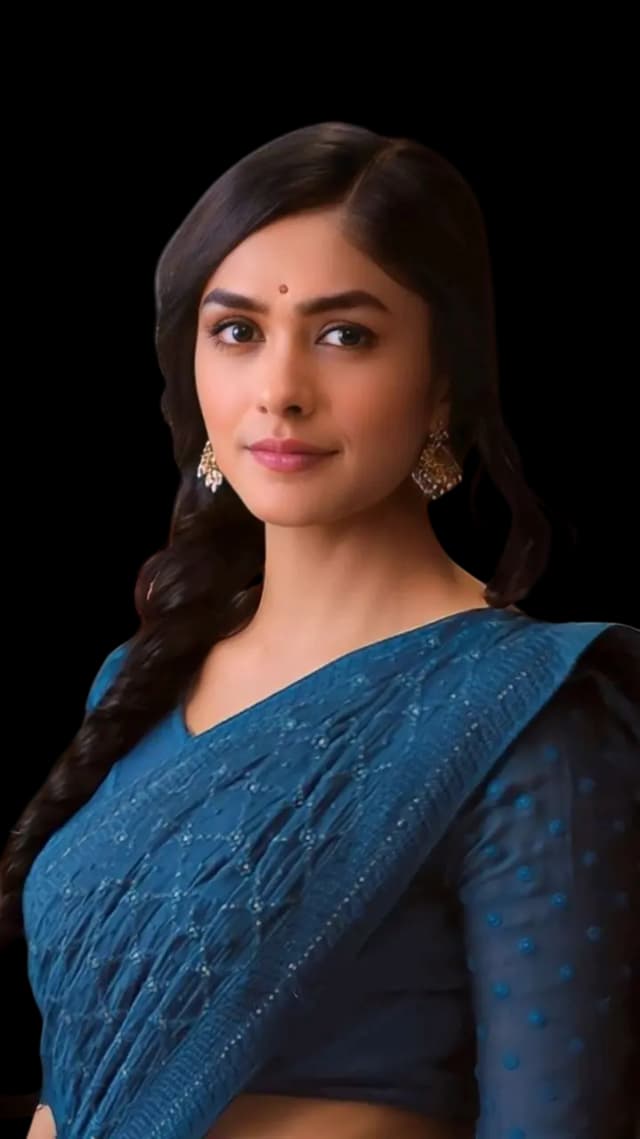 Mrunal Thakur,Bollywood, South Indian Actress png