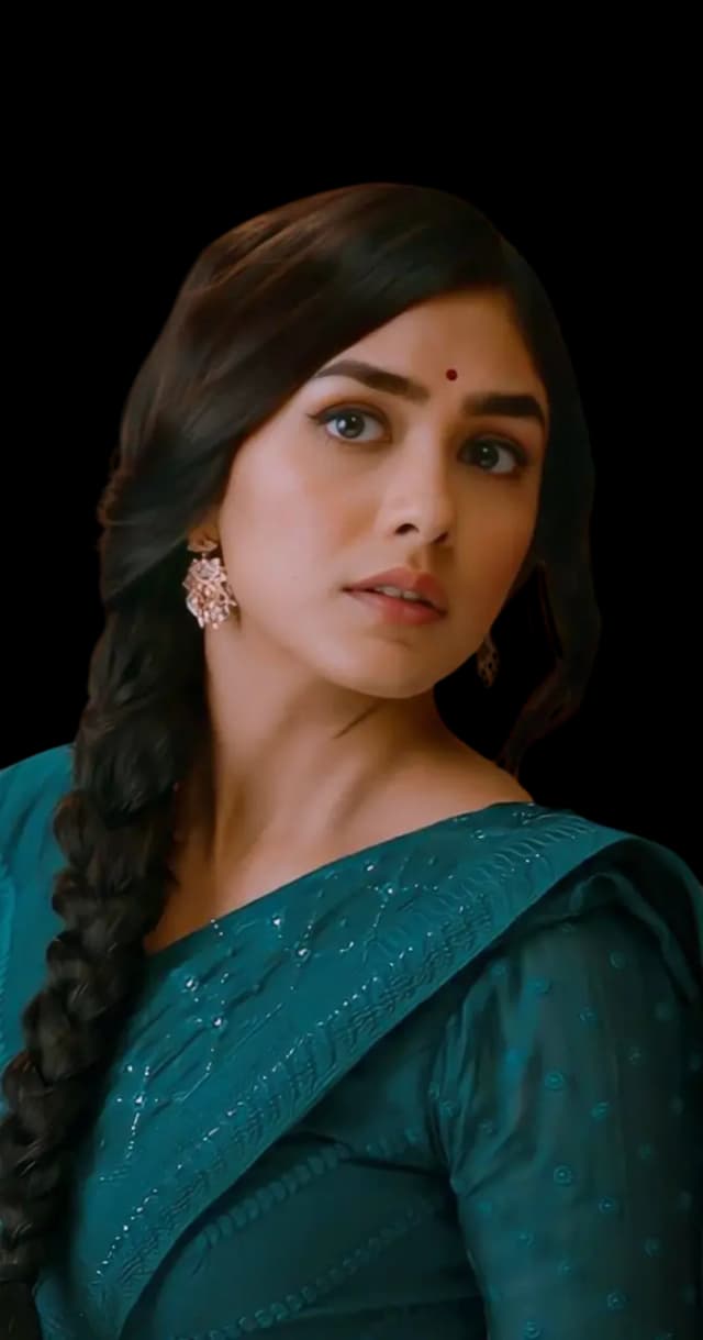 Mrunal Thakur Bollywood Actress png